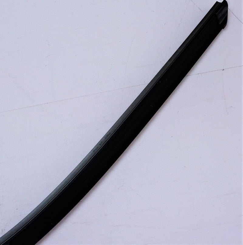 Michelin 18 inch Radius Premium Beam w/ Frameless Curved Design Wiper Blade