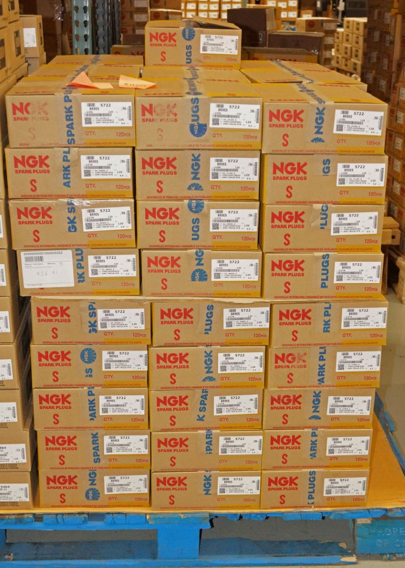 NGK 5722 BR9ES Nickel Spark Plug with Removable Terminal Nut