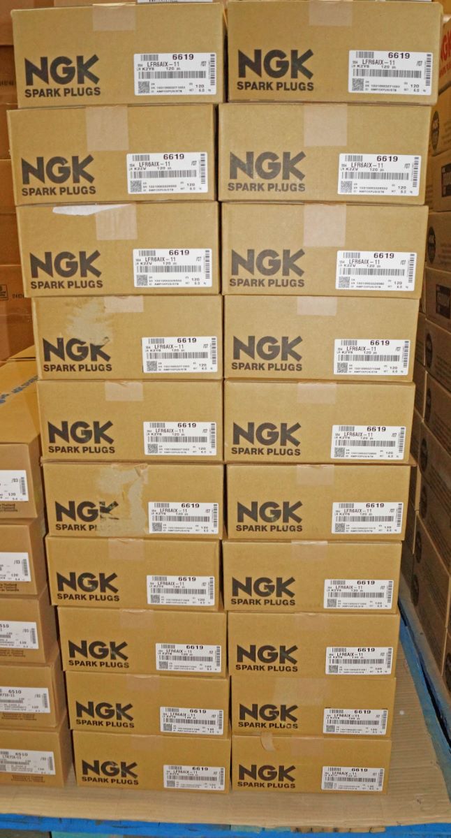 NGK 6619 Iridium IX Spark Plug LFR6AIX11 for BMW Mercedes Toyota