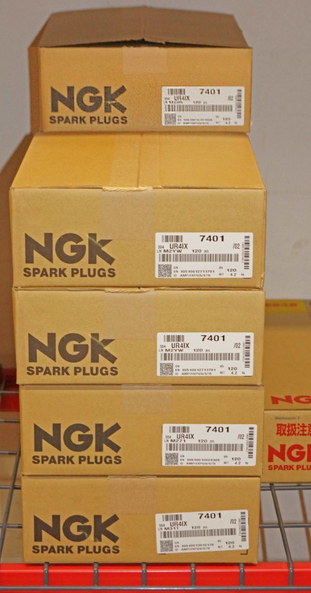 NGK 7401 UR4IX Iridium IX Spark Plug