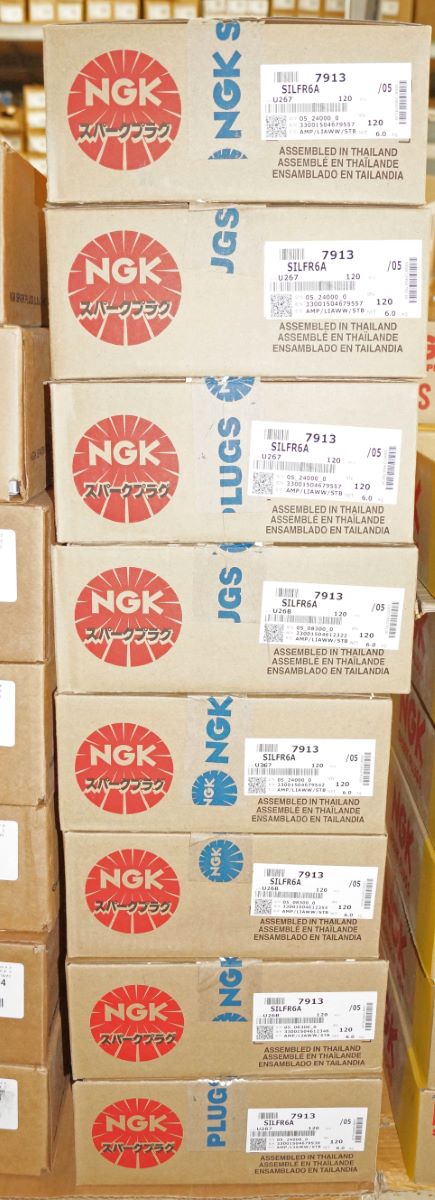 NGK 7913 Iridium Spark Plug SILFR6A