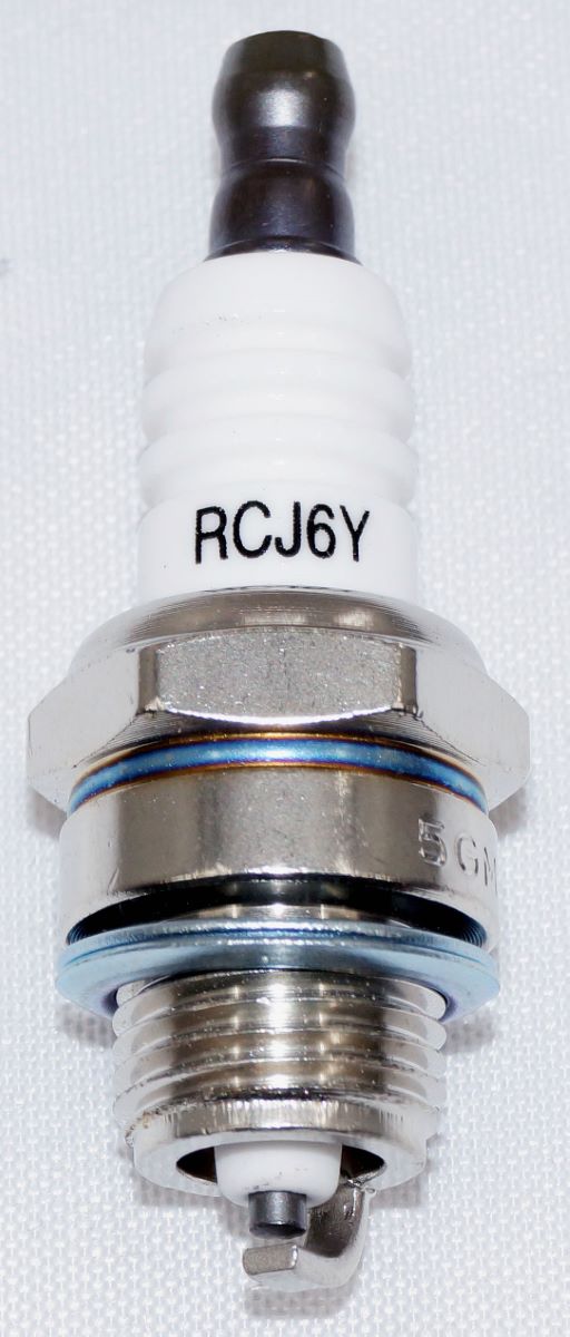 Champion Copper Plus 852 Spark Plug RCJ6Y