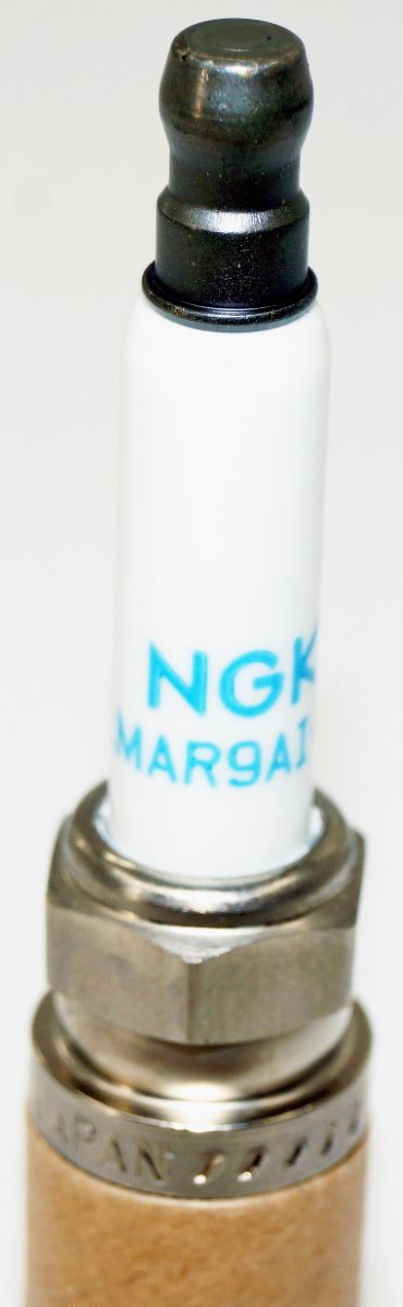 NGK 90526 LMAR9AI-8D Laser Iridium Spark Plug